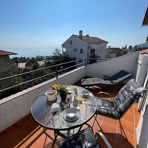 https://apartment-lady-daniela.primorje-gorskikotar.com